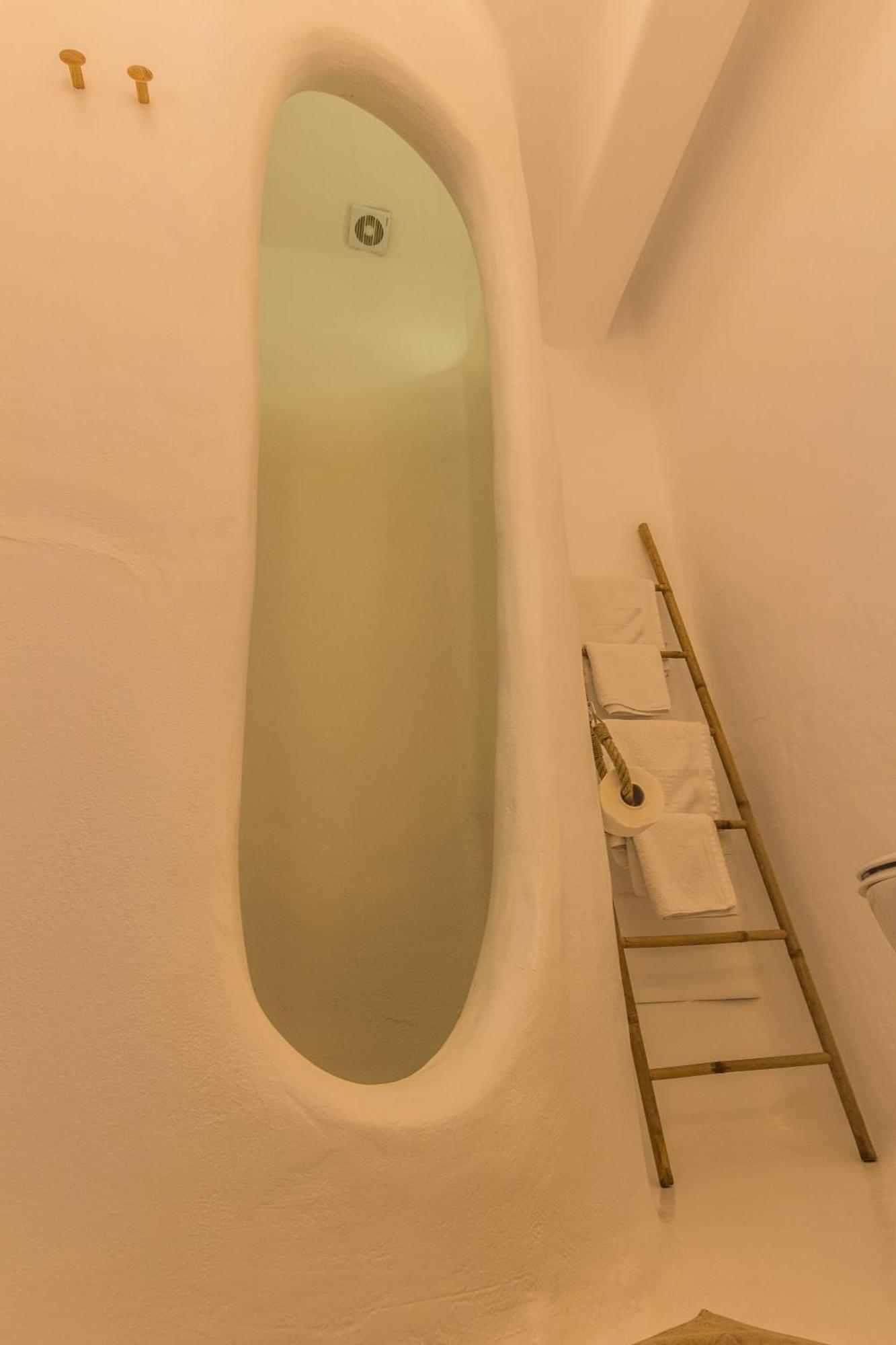 Salt Suites Milos Pollonia Exterior photo