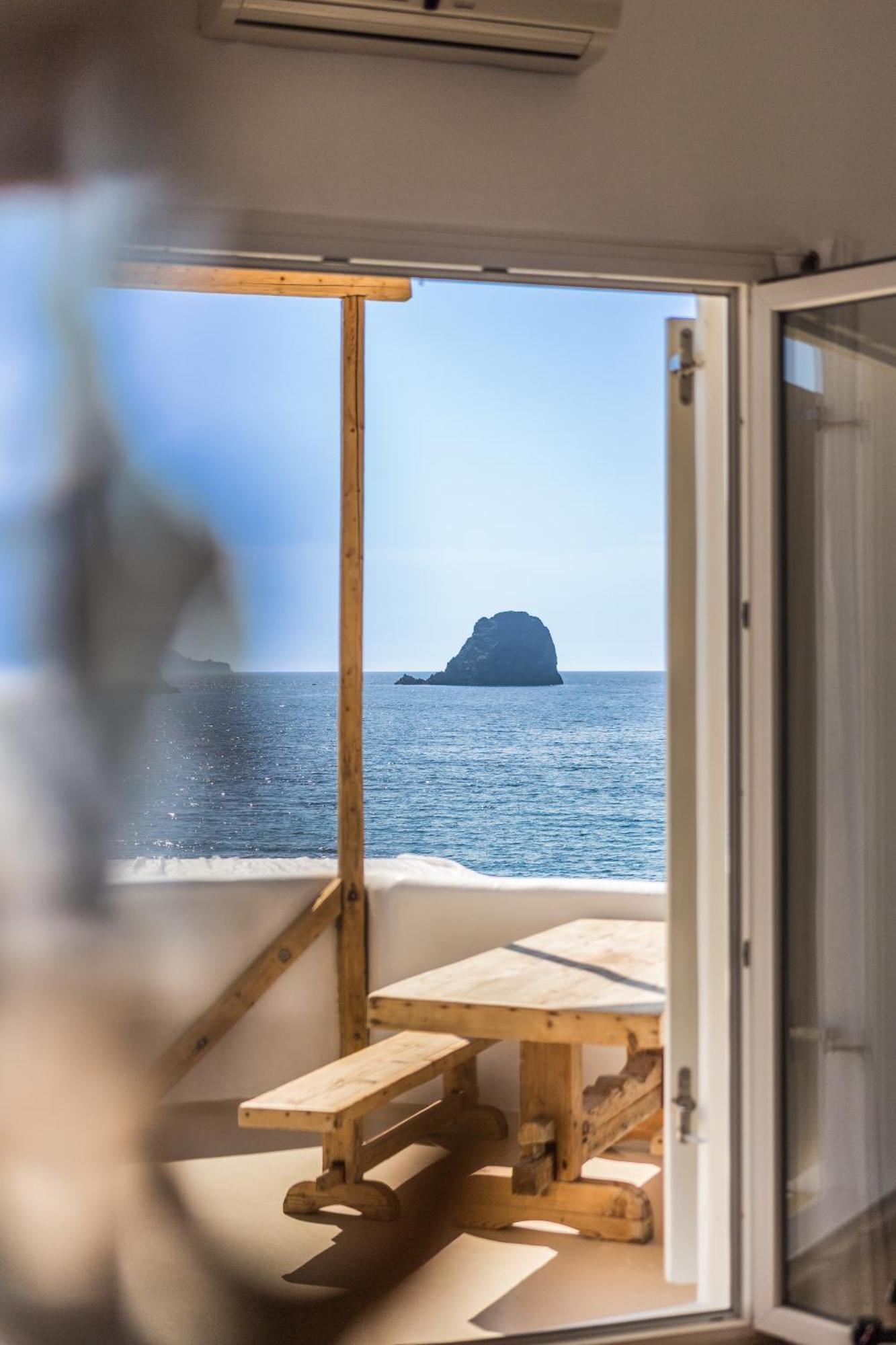 Salt Suites Milos Pollonia Exterior photo