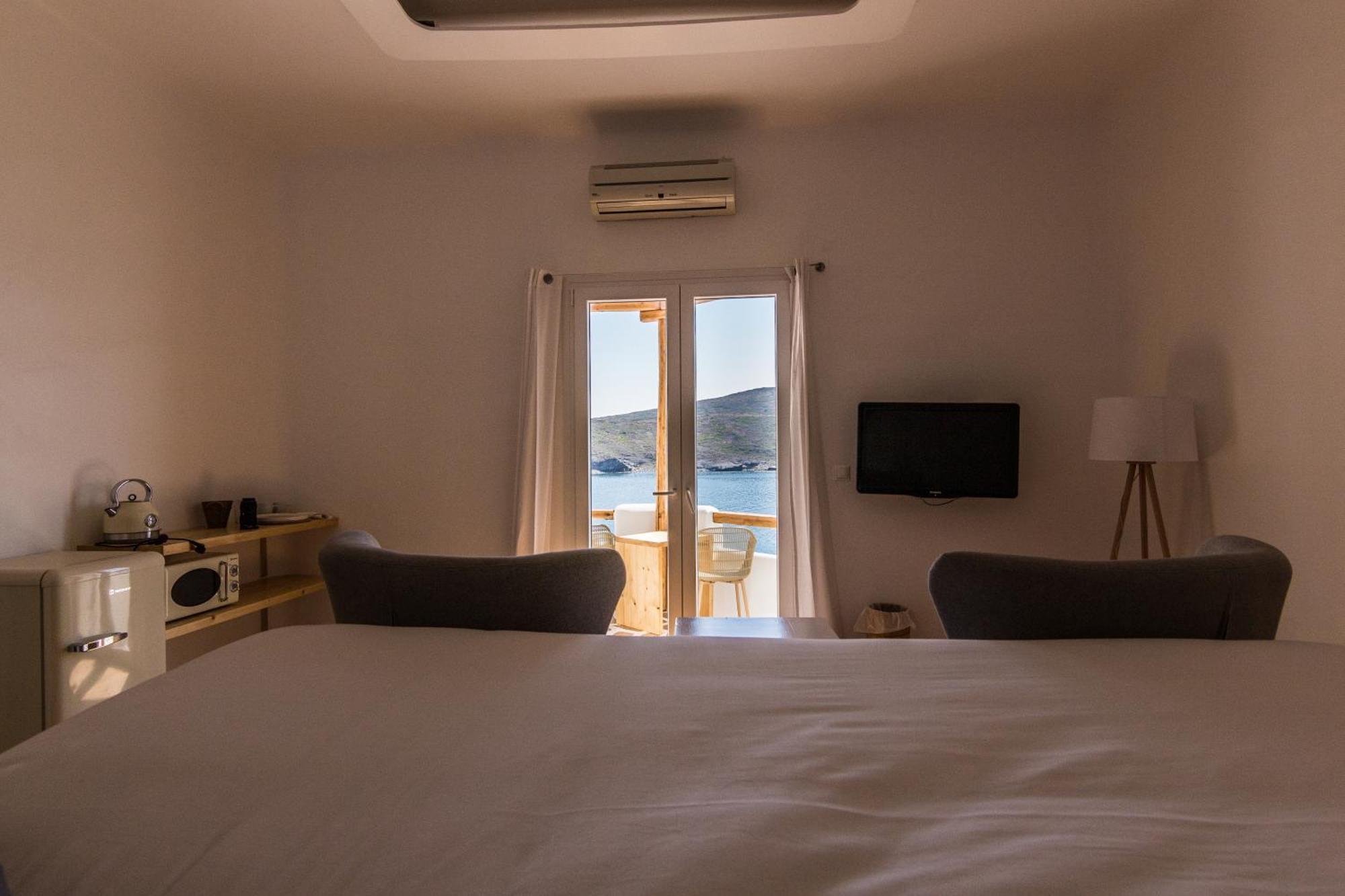 Salt Suites Milos Pollonia Exterior photo