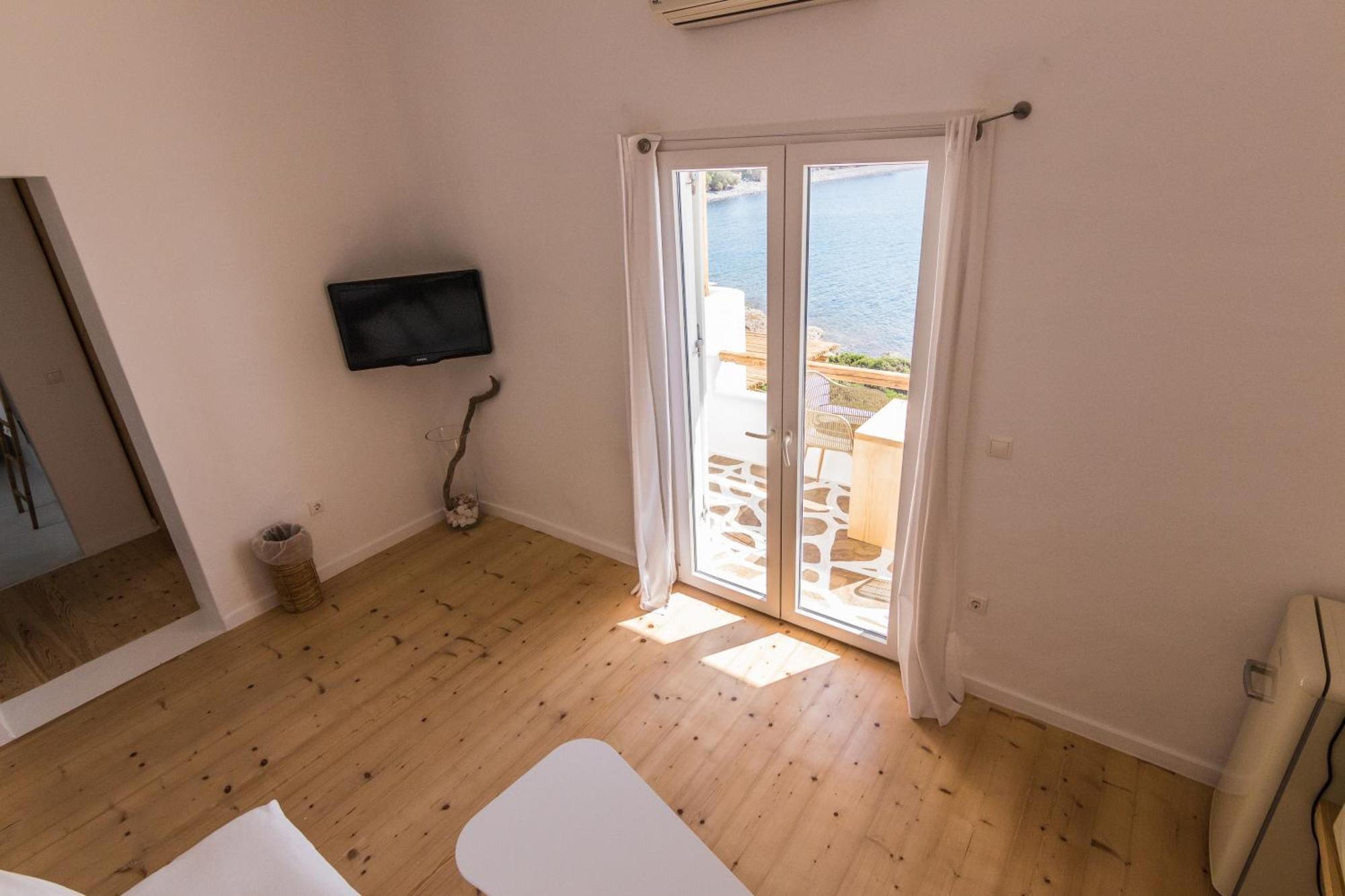 Salt Suites Milos Pollonia Exterior photo